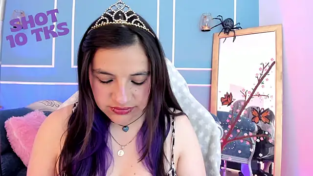 Snapshot of TaraTaylorr chatting on May 6, 3:35 am TaraTaylorr online show from May 6, 3:35 am