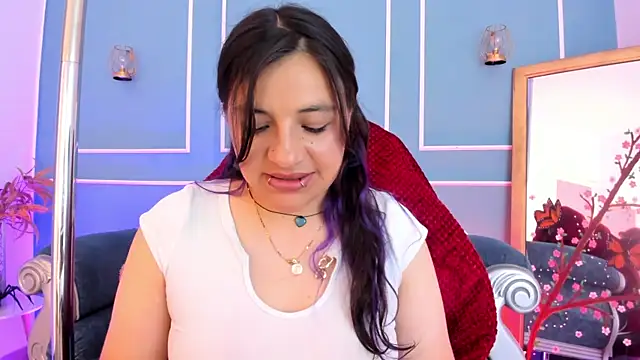 Snapshot of TaraTaylorr chatting on May 21, 3:02 am TaraTaylorr online show from May 21, 3:02 am