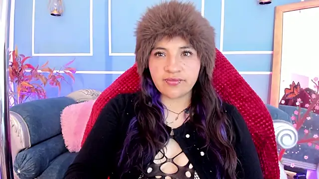 Snapshot of TaraTaylorr chatting on May 22, 3:35 am TaraTaylorr online show from May 22, 3:35 am
