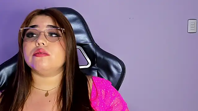 Snapshot of MadissonLee__ chatting on December 16, 7:19 pm MadissonLee online show from December 16, 7:19 pm