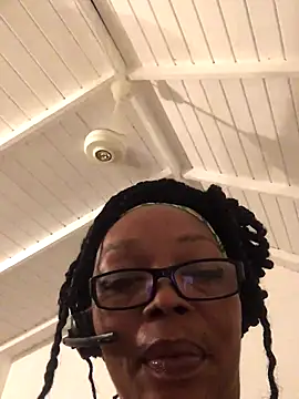 Snapshot of Ladyzee25 chatting on September 14, 4:00 am Ladyzee25 online show from September 14, 4:00 am