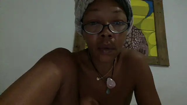 Snapshot of Ladyzee25 chatting on September 19, 2:46 am Ladyzee25 online show from September 19, 2:46 am