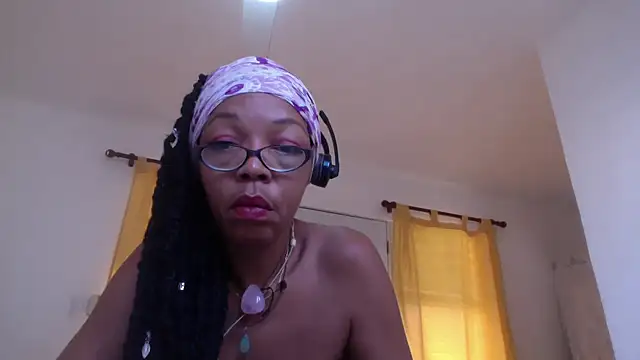 Snapshot of Ladyzee25 chatting on September 21, 11:56 am Ladyzee25 online show from September 21, 11:56 am