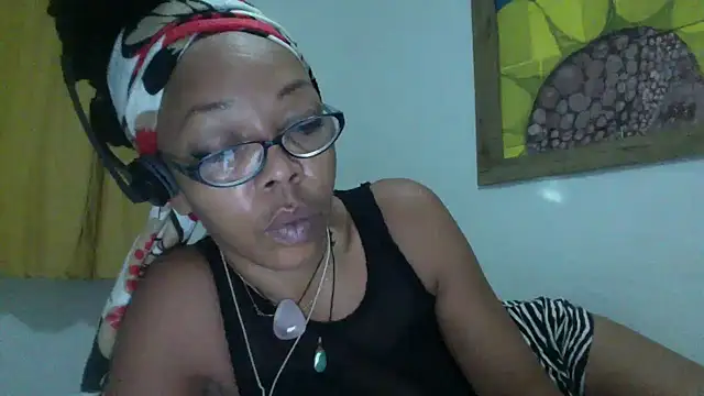 Snapshot of Ladyzee25 chatting on September 23, 1:30 am Ladyzee25 online show from September 23, 1:30 am