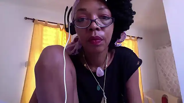 Snapshot of Ladyzee25 chatting on September 28, 2:55 pm Ladyzee25 online show from September 28, 2:55 pm