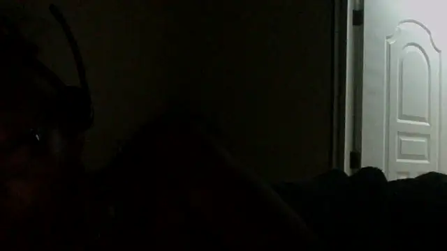 Snapshot of Ladyzee25 chatting on October 10, 7:07 am Ladyzee25 online show from October 10, 7:07 am