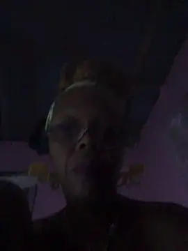 Snapshot of Ladyzee25 chatting on November 17, 8:20 am Ladyzee25 online show from November 17, 8:20 am