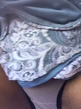 Snapshot of Ladyzee25 chatting on November 18, 6:12 pm Ladyzee25 online show from November 18, 6:12 pm