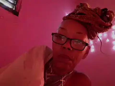 Ladyzee25 online show from March 10, 11:15 am