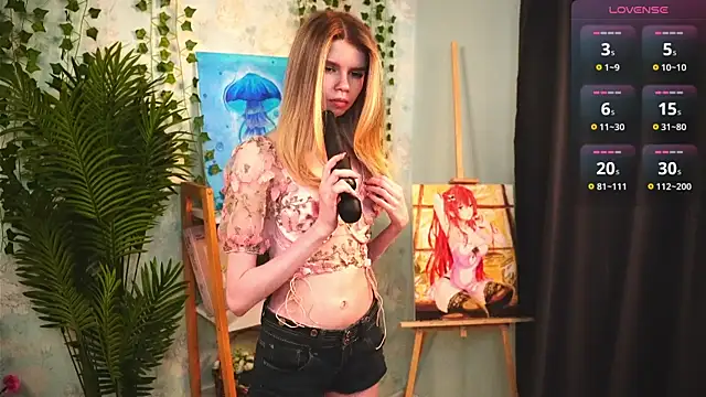 Snapshot of AmityDilley chatting on May 13, 3:37 am AmityDilley online show from May 13, 3:37 am
