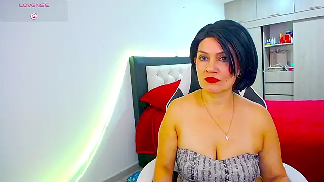 CarolinneFiotti online show from November 27, 2:52 pm