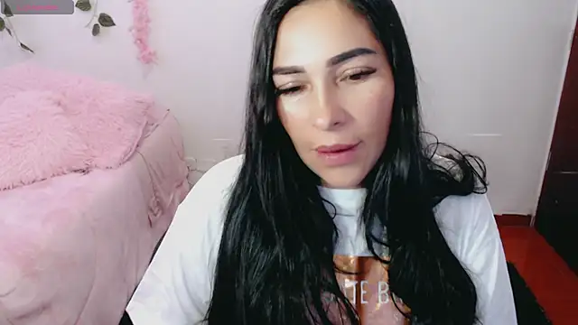 luna lgomez  online show from March 6, 11:25 am