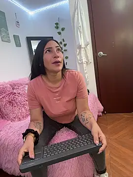 luna lgomez  online show from June 17, 12:18 pm