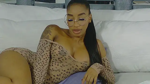 Snapshot of Angelesmith1 chatting on December 21, 2:08 am Angelesmith1 online show from December 21, 2:08 am