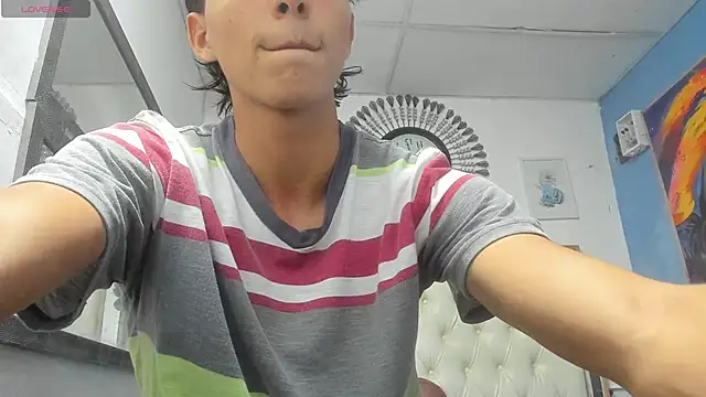 Snapshot of heiker_ chatting on March 7, 2:15 am heiker online show from March 7, 2:15 am