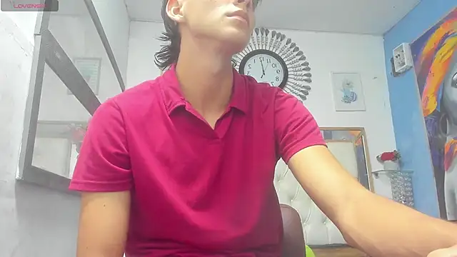 Snapshot of heiker_ chatting on March 8, 2:23 am heiker online show from March 8, 2:23 am