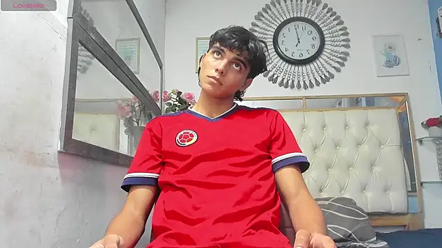 Snapshot of heiker_ chatting on March 8, 10:02 pm heiker online show from March 8, 10:02 pm