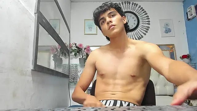 Snapshot of heiker_ chatting on March 16, 1:17 am heiker online show from March 16, 1:17 am