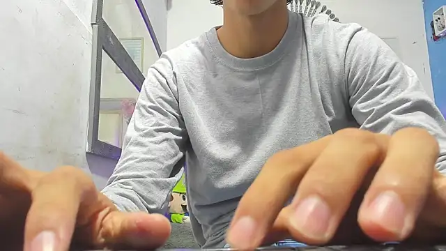 Snapshot of heiker_ chatting on March 21, 2:18 am heiker online show from March 21, 2:18 am