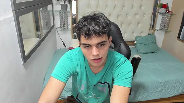 Snapshot of heiker_ chatting on September 24, 2:37 am heiker online show from September 24, 2:37 am