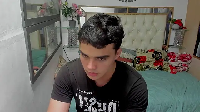 Snapshot of heiker_ chatting on November 16, 2:39 am heiker online show from November 16, 2:39 am