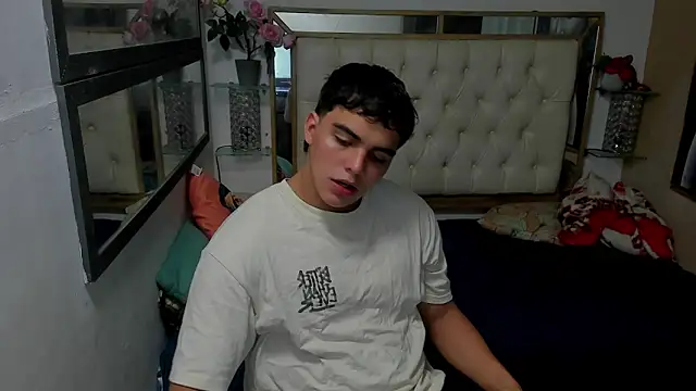 Snapshot of heiker_ chatting on December 14, 2:39 am heiker online show from December 14, 2:39 am