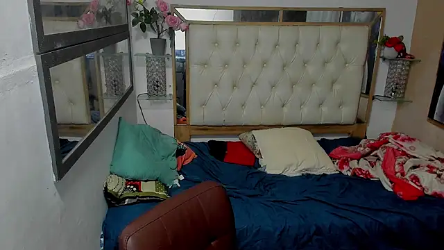 Snapshot of heiker_ chatting on December 15, 2:49 am heiker online show from December 15, 2:49 am