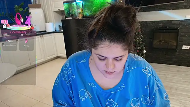 Layla- online show from February 27, 1:44 pm