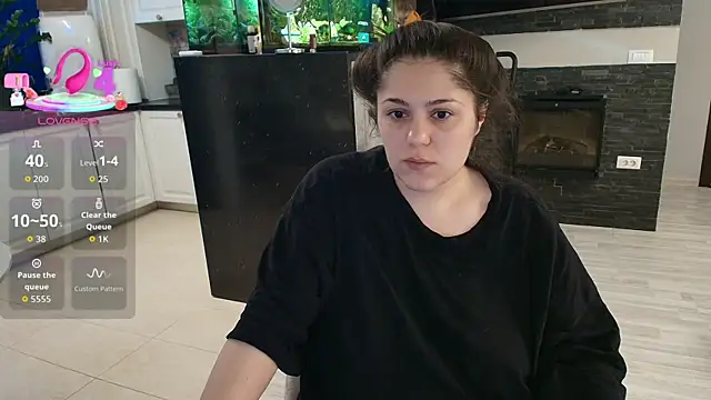 Layla- online show from April 23, 9:41 am