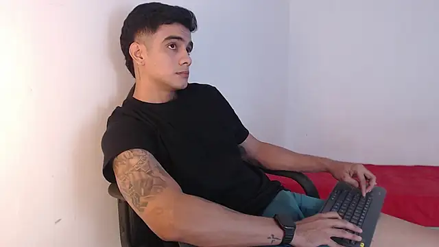 Snapshot of adam_levis17 chatting on September 17, 5:09 am adam levis17 online show from September 17, 5:09 am