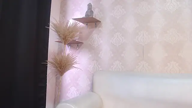 fernandaqueens online show from March 4, 5:03 pm