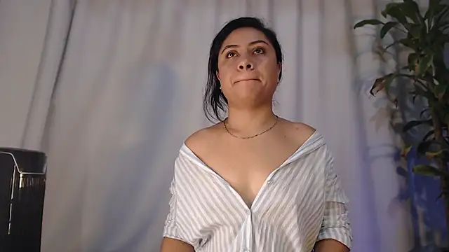 fernandaqueens online show from March 13, 2:12 pm