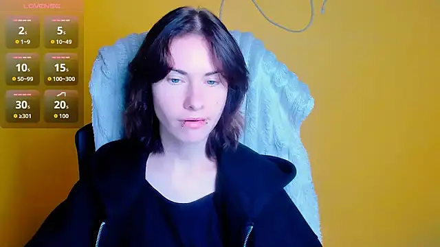 Snapshot of Fiona_Night chatting on July 10, 5:23 am Fiona Night online show from July 10, 5:23 am