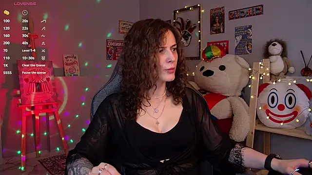 Snapshot of OliviaMcClean chatting on May 28, 9:28 am OliviaMcClean online show from May 28, 9:28 am