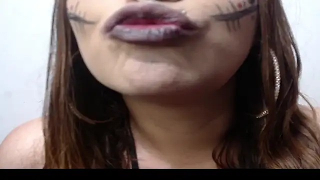 nicollewayne10 online show from November 1, 1:07 am