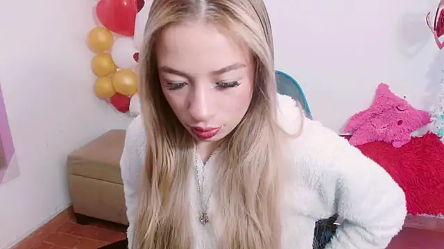 Snapshot of hannah_026 chatting on September 15, 12:27 pm hannah 026 online show from September 15, 12:27 pm