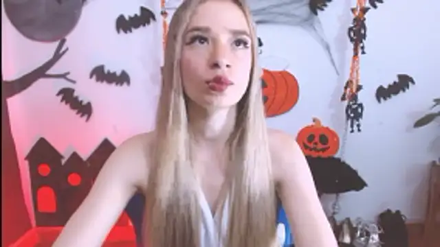 Snapshot of hannah_026 chatting on October 31, 11:22 am hannah 026 online show from October 31, 11:22 am