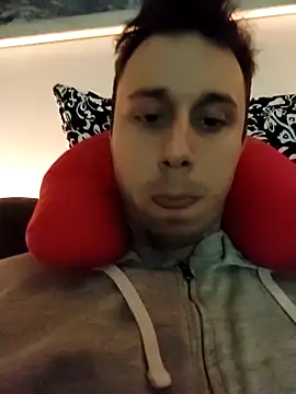 Snapshot of Cazzettostorto99 chatting on February 27, 8:53 pm Cazzettostorto99 online show from February 27, 8:53 pm