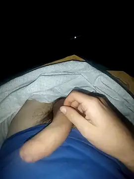 Snapshot of Cazzettostorto99 chatting on November 13, 10:30 pm Cazzettostorto99 online show from November 13, 10:30 pm