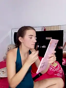 Snapshot of ArianaaGrace chatting on December 3, 9:35 pm ArianaaGrace online show from December 3, 9:35 pm