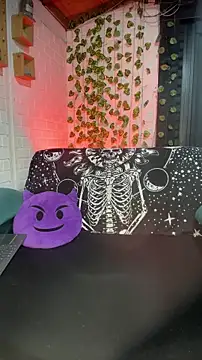 LiraSonnett online show from January 12, 9:31 pm