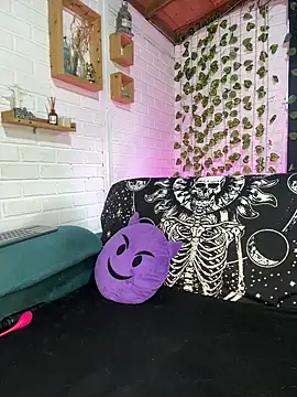 LiraSonnett online show from March 14, 9:09 pm