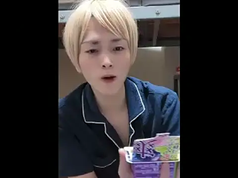 Snapshot of mgnhiroyuki chatting on May 23, 9:24 am mgnhiroyuki online show from May 23, 9:24 am