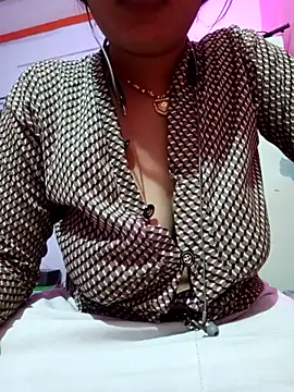 Snapshot of Beautiful_Puja chatting on March 12, 4:24 pm Beautiful Puja online show from March 12, 4:24 pm