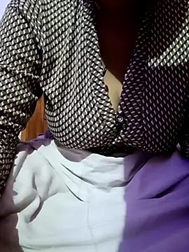 Snapshot of Beautiful_Puja chatting on March 14, 3:47 pm Beautiful Puja online show from March 14, 3:47 pm