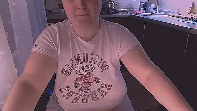 Snapshot of SoftLia chatting on February 27, 5:35 pm SoftLia online show from February 27, 5:35 pm