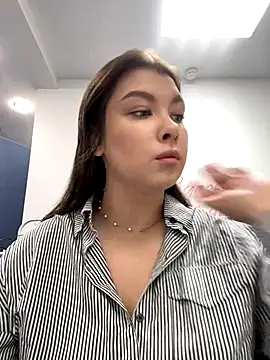 Snapshot of HannaJohnson chatting on December 19, 6:20 am HannaJohnson online show from December 19, 6:20 am