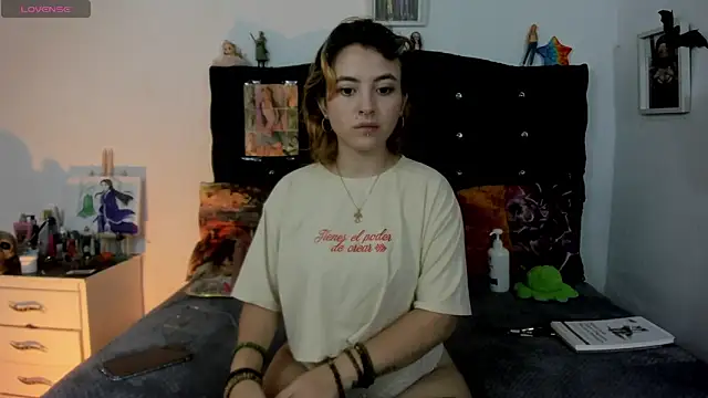 Snapshot of young_jung chatting on November 29, 9:07 pm young jung online show from November 29, 9:07 pm