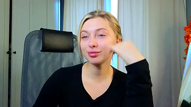 christie luv online show from November 20, 10:15 am