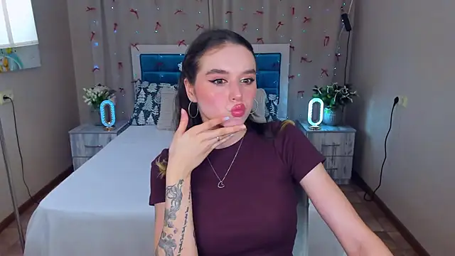 EmelyMason online show from December 15, 9:13 am